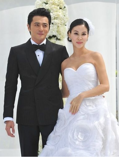 韩国明星夫妻张东健高小英婚礼婚纱照图片