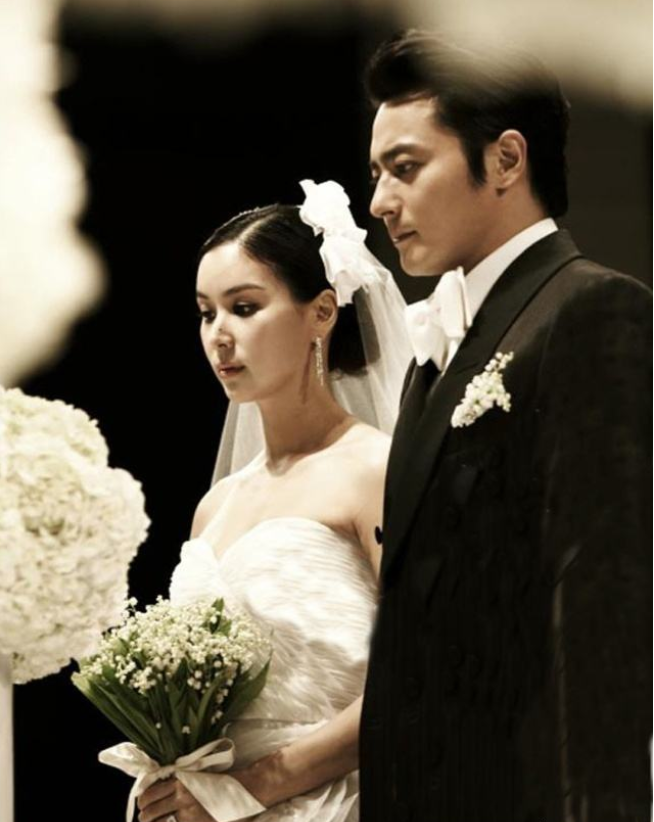 韩国明星夫妻张东健高小英婚礼婚纱照图片
