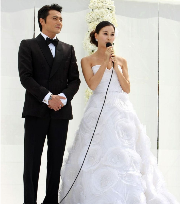 韩国明星夫妻张东健高小英婚礼婚纱照图片