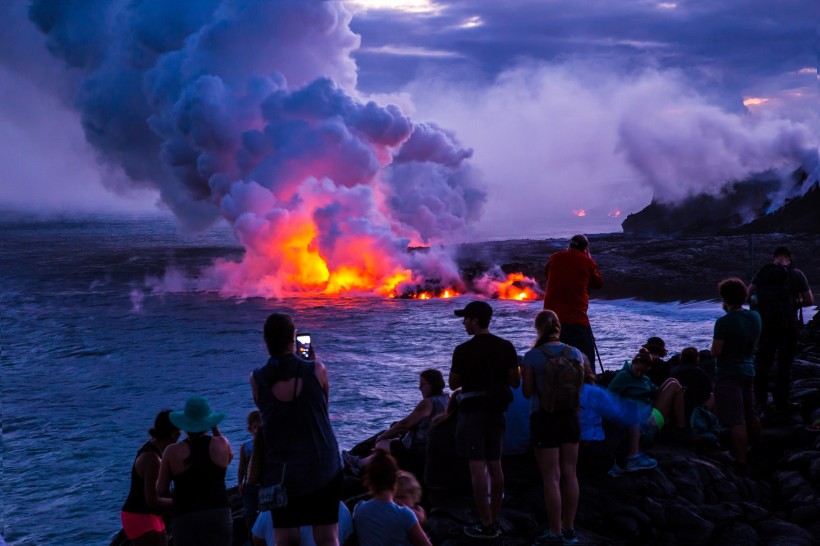 火山喷发的壮观风景图片