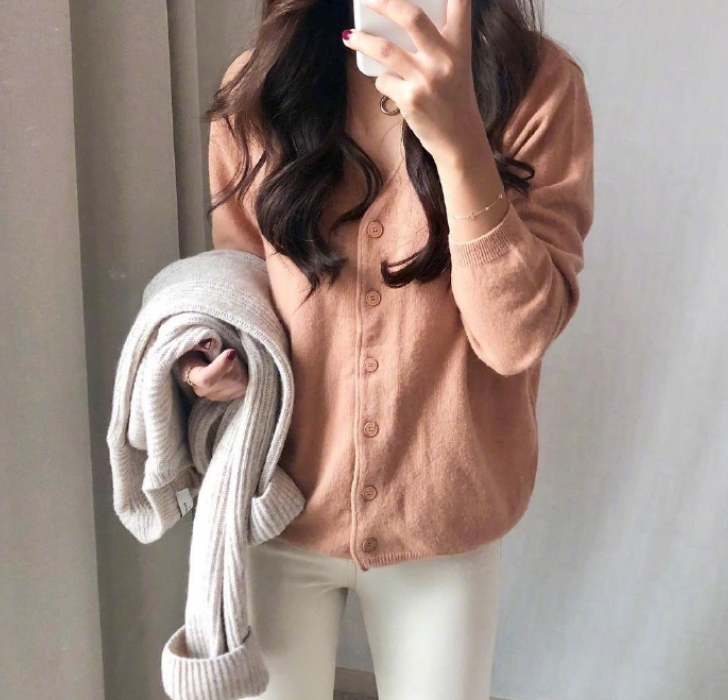 针织衫怎么搭配_女人味的秋冬针织衫搭配