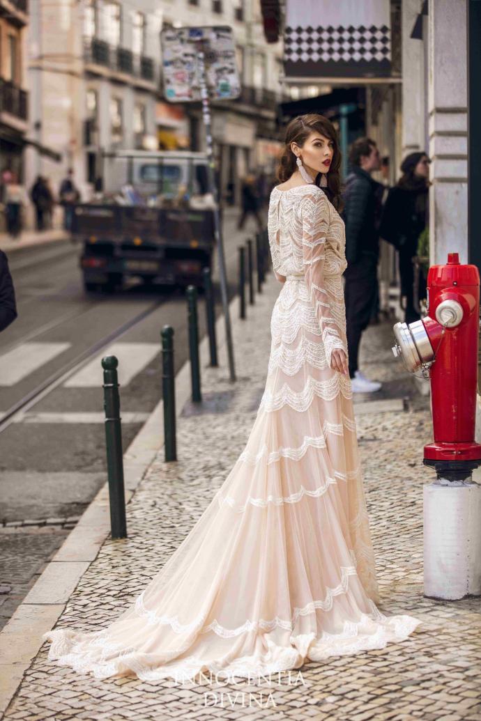 2019Lisboa Collection精致而简约高定艺术婚纱图片