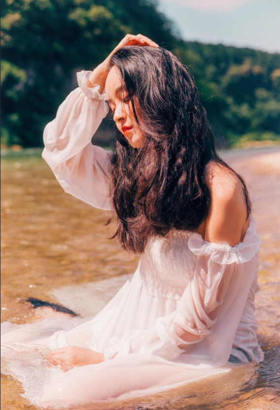 清纯美女复古大红唇复古写真