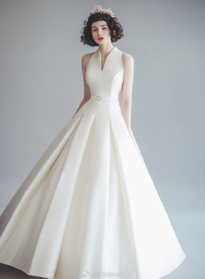 纯白色简单婚纱照片_Ray&Co婚纱图片