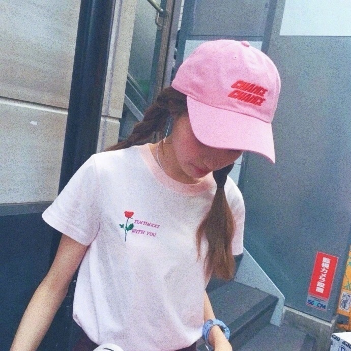 qq伤感头像女生 很多事失望多了后来就不在意了