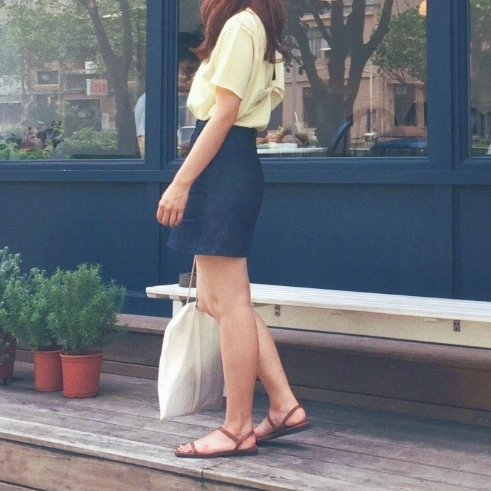 qq伤感头像女生 很多事失望多了后来就不在意了