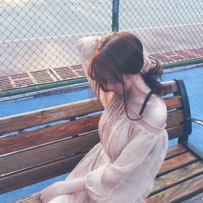 qq伤感头像女生 很多事失望多了后来就不在意了