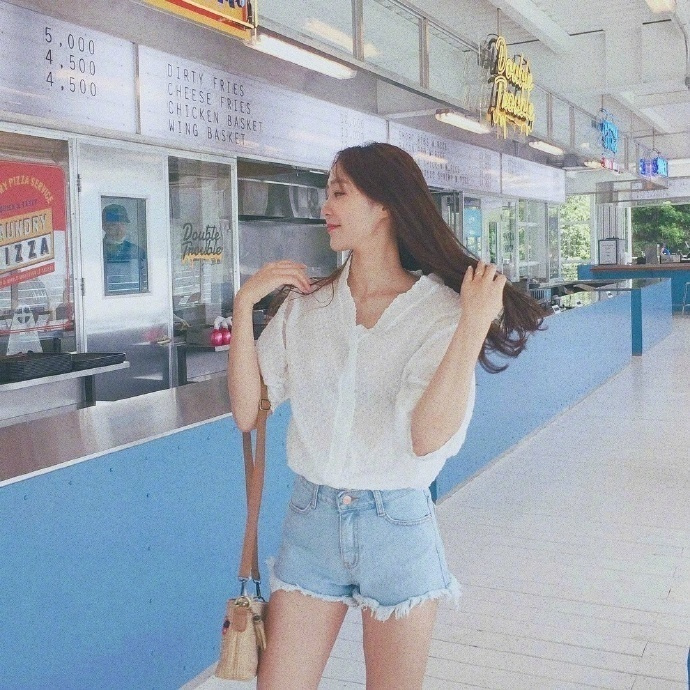 qq伤感头像女生 很多事失望多了后来就不在意了