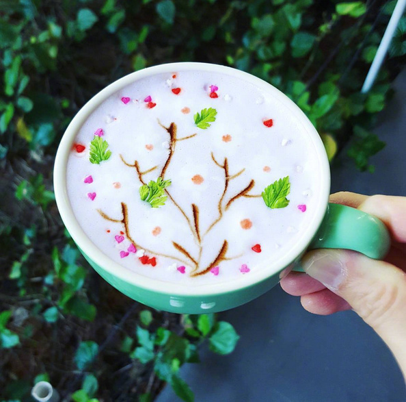 新加坡甜品店Carol Mel Cafe樱花拿铁咖啡图片