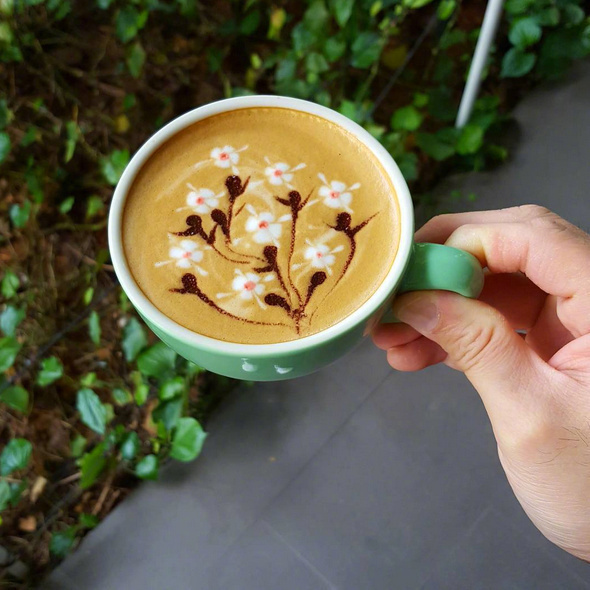 新加坡甜品店Carol Mel Cafe樱花拿铁咖啡图片