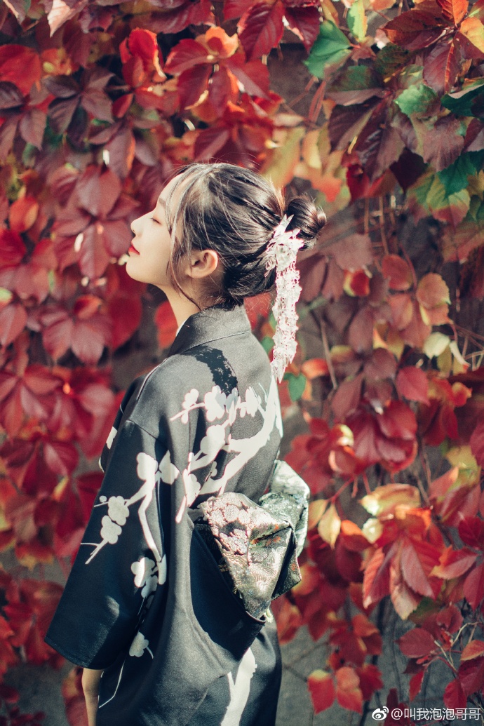 清纯美女日本和服红叶写真
