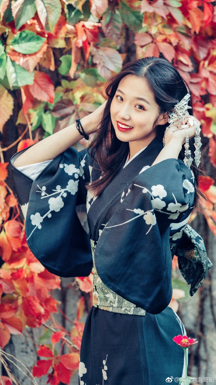 清纯美女日本和服红叶写真