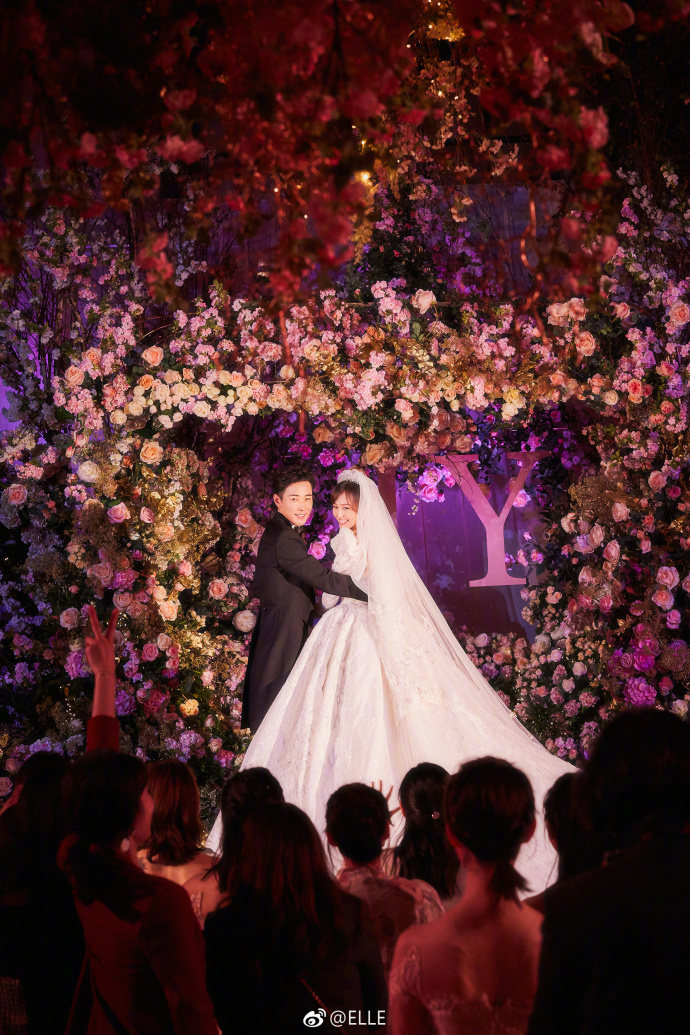 大陆明星夫妻唐嫣罗晋婚纱图片