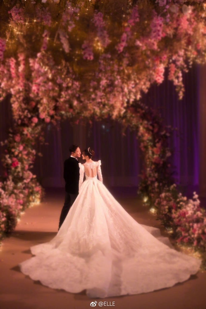 大陆明星夫妻唐嫣罗晋婚纱图片
