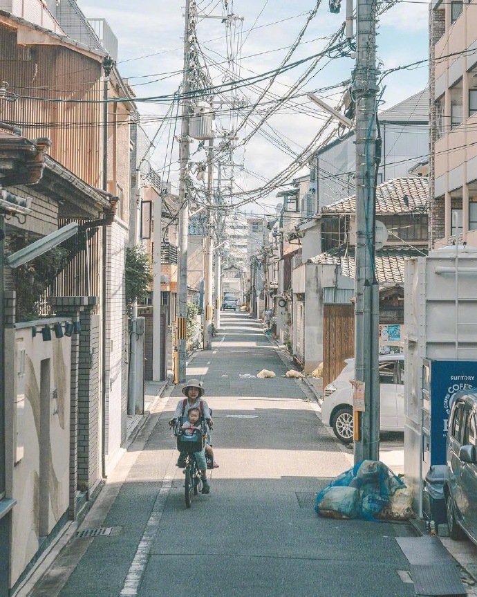 日本的街头风景图片简单闲适