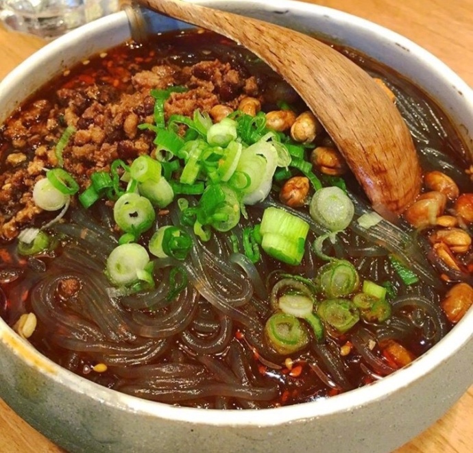 成都小吃酸辣粉美食图片