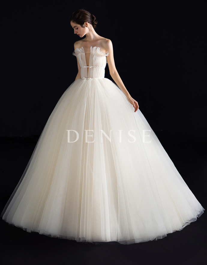 DENISE蓬蓬的白色婚纱图片