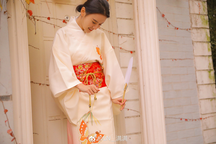 中央戏剧学院清纯美女雨神是女神日本和服秋日