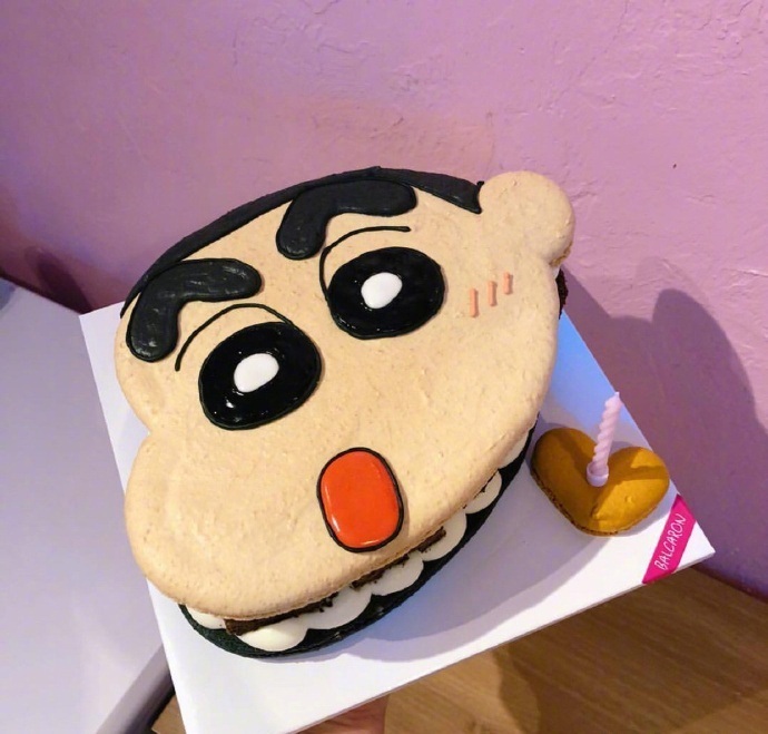 可爱的马卡龙生日蛋糕图片