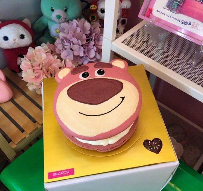 可爱的马卡龙生日蛋糕图片