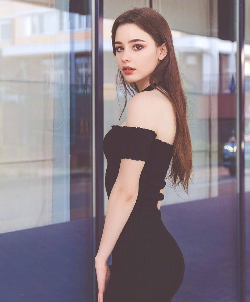 俄罗斯美女Dasha Taran照片