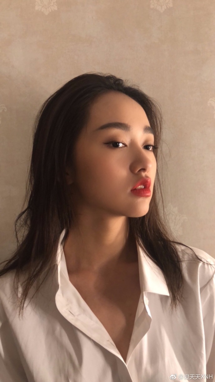 南京艺术学院美女夏倪慧小露香肩性感自拍照