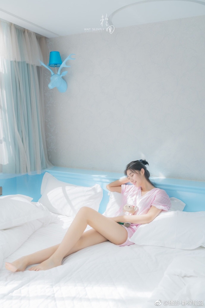 清纯美女模特高以宁居家睡衣写真图片