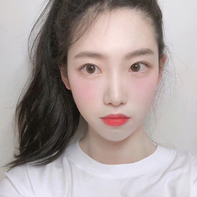 像艾琳和泰妍妹子自拍照