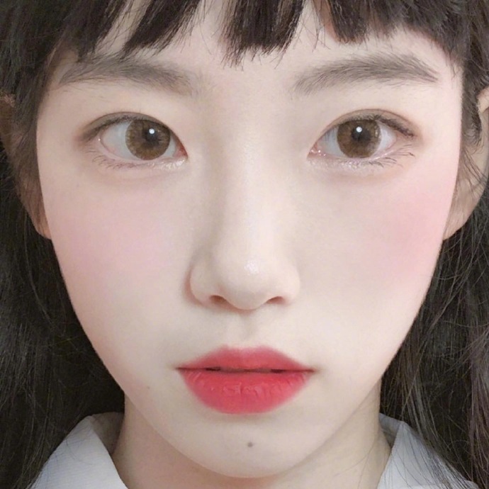 像艾琳和泰妍妹子自拍照
