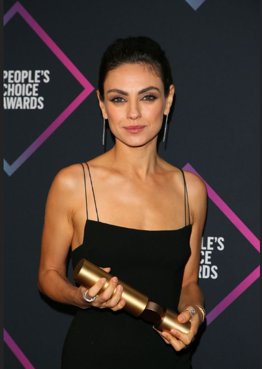 欧美美女明星Mila Kunis米拉昆尼斯性感黑裙出席活
