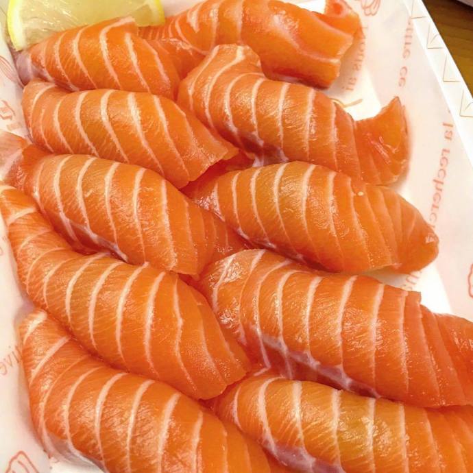 日式三文鱼美食图片
