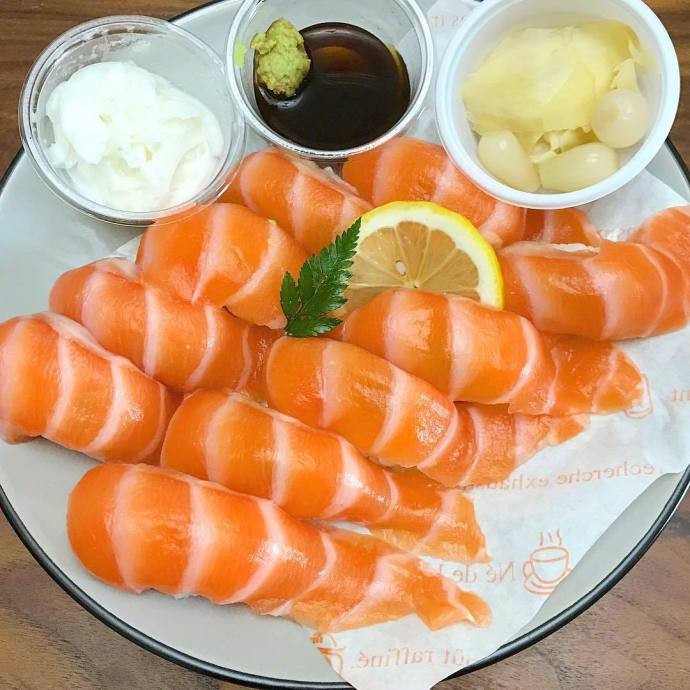日式三文鱼美食图片