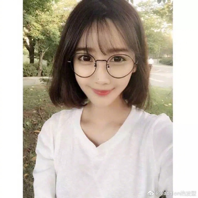 空气刘海美人自拍照参考