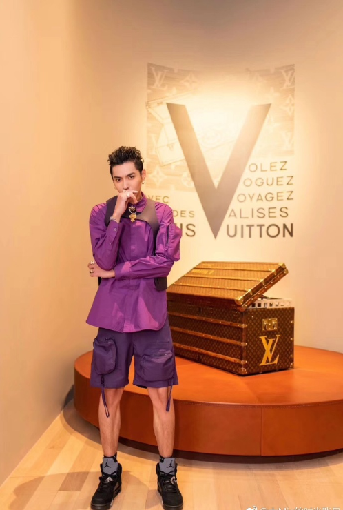 90后小鲜肉路易威登代言人吴亦凡出席LV VVV Shan