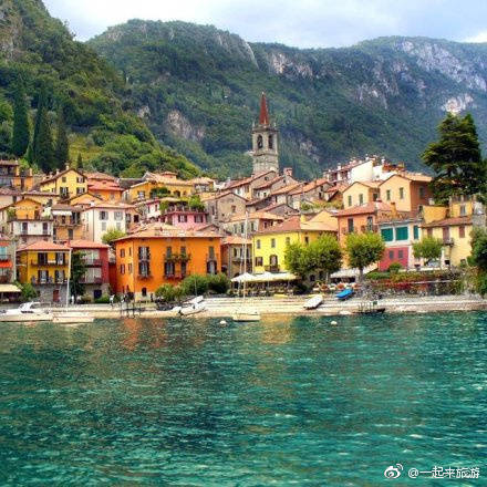 意大利科莫湖边的Bellagio小镇风景图片