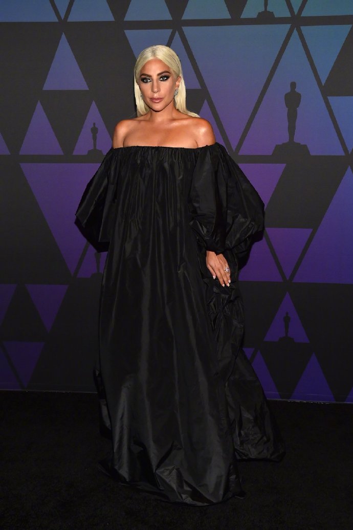 欧美美女明星Lady Gaga出席奥斯卡理事会奖图片