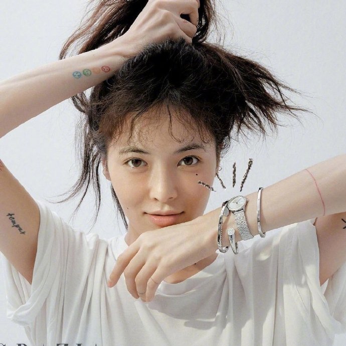 韩国美女明星金泫雅Grazia Korea12月刊封面图片