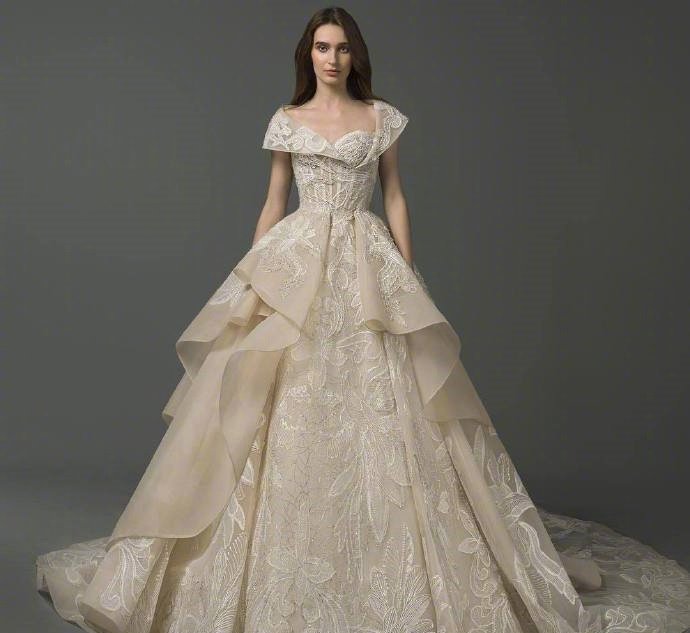 Saiid Kobeisy2019年新款宫廷华丽风婚纱礼服图片