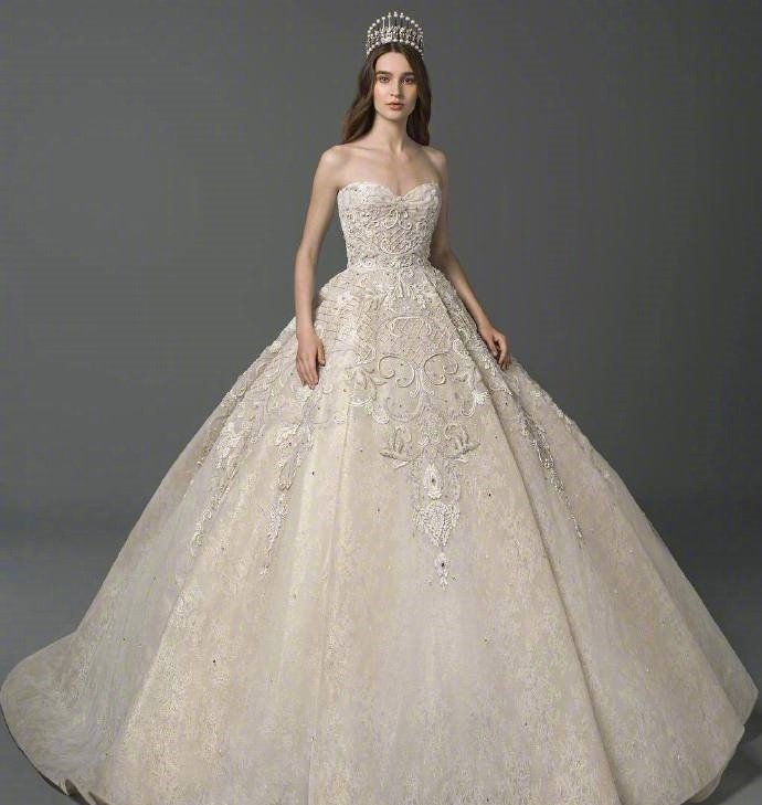 Saiid Kobeisy2019年新款宫廷华丽风婚纱礼服图片