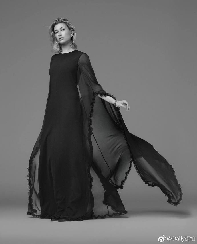 欧美美女明星Hailey Bieber《L’Officiel》时尚大片