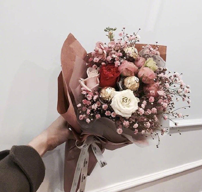 粉红色的花束图片