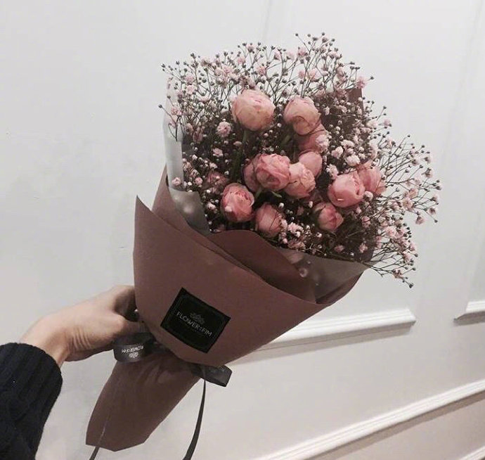 粉红色的花束图片