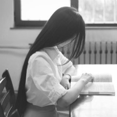 qq黑白头像女生图片
