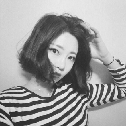 qq黑白头像女生图片