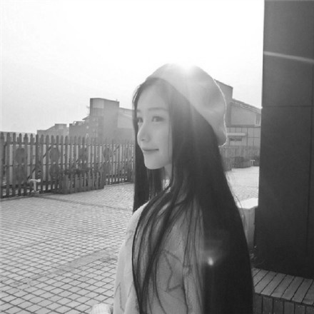 qq黑白头像女生图片