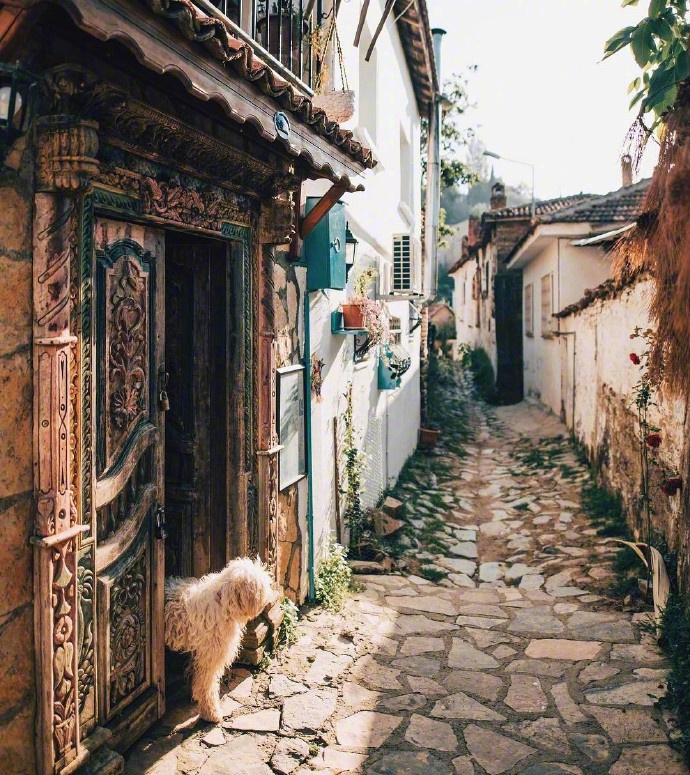 宁静淡雅的土耳其小镇风景图片