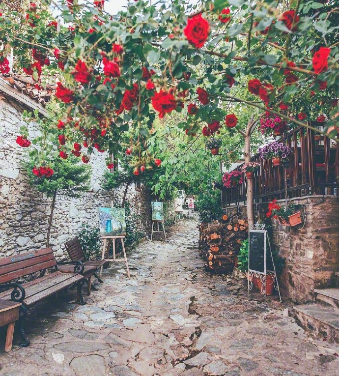 宁静淡雅的土耳其小镇风景图片