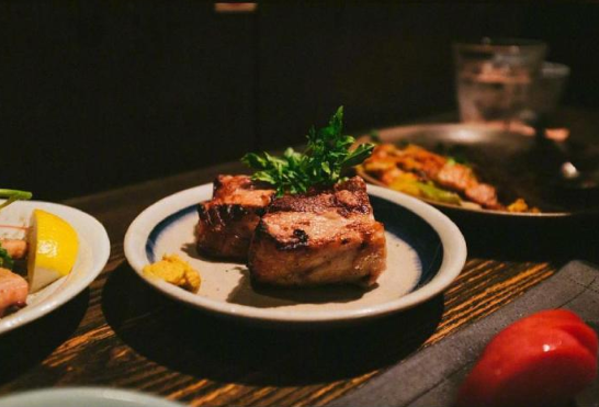日式料理宵夜图片