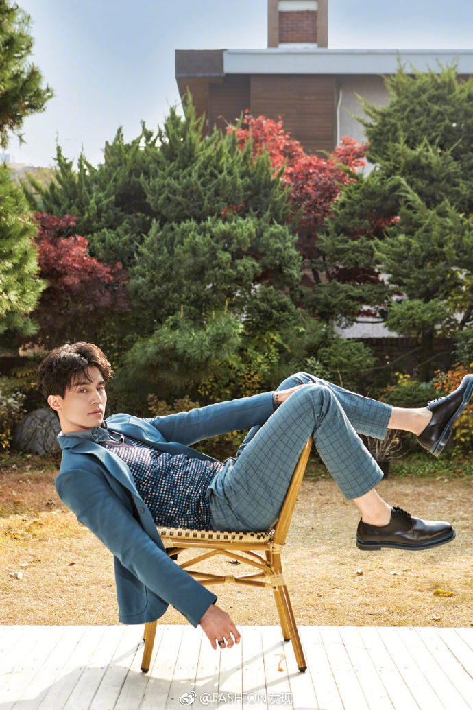 韩国男演员李栋旭《GQ》韩国版12月刊封面图片