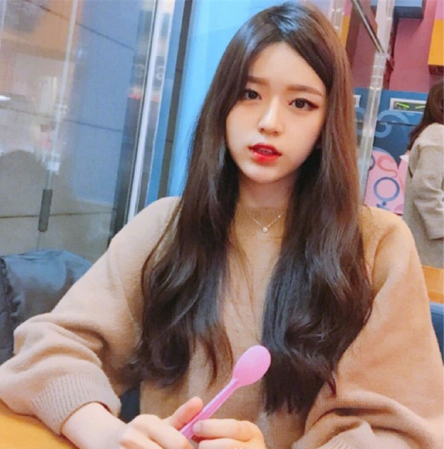 蜜茶色甜美系少女大波浪卷发发型美女图片
